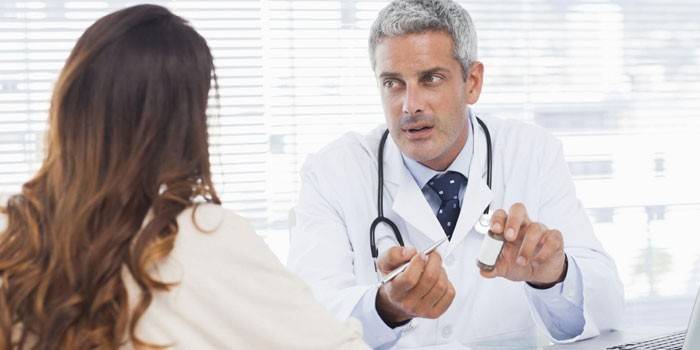 Mulher na consulta médica