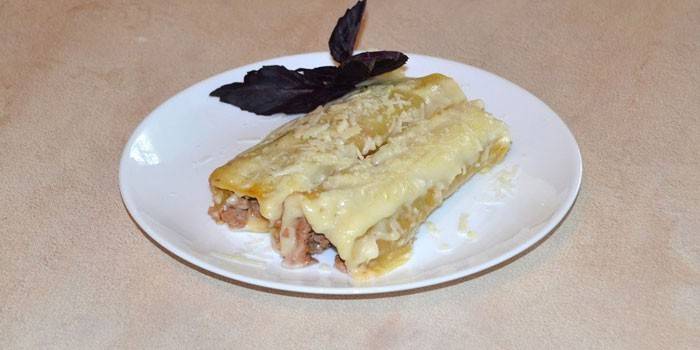Cannelloni faszerowane mięsem mielonym w sosie beszamelowym