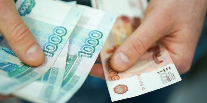 Dinero en mano