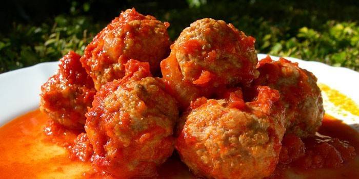 Ouriços picados em molho de tomate e vegetais