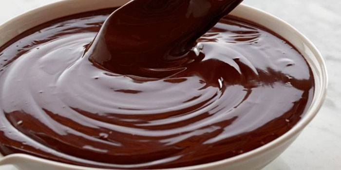 Cobertura de chocolate para bolos