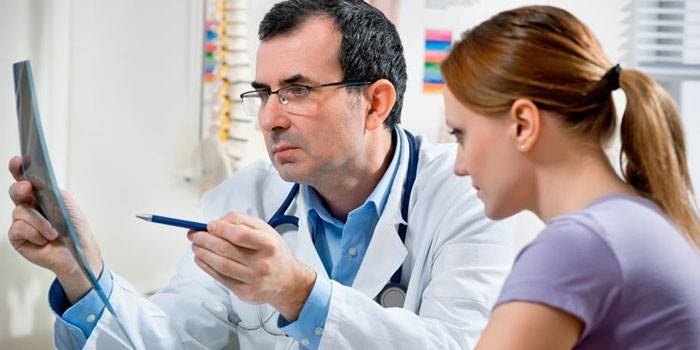 Médicos descreve o paciente um raio-x