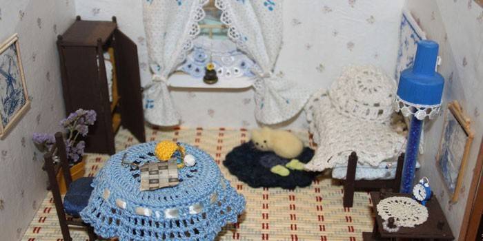 Dollhouse Hosťujúci babička