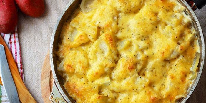 Patatas gratinadas con carne picada