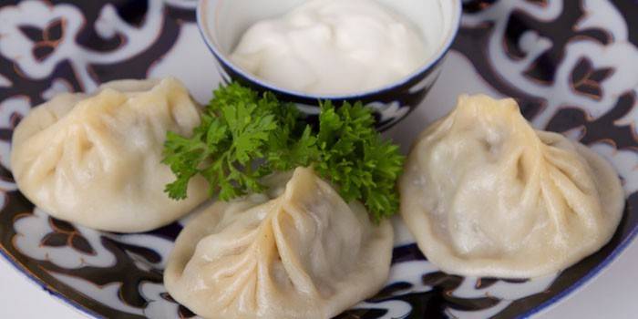 Manti pronto com molho