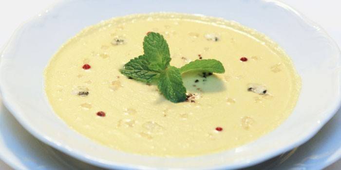 Sopa de apio y queso