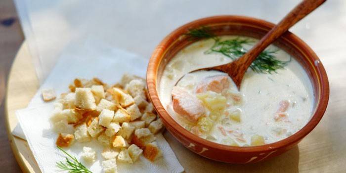 Sopa finlandesa de truta e creme
