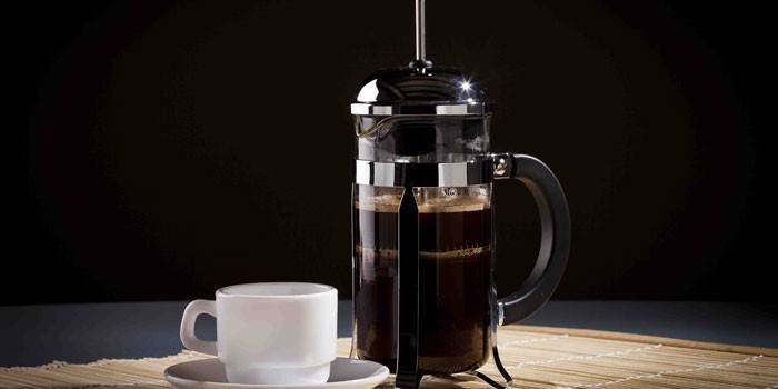 Café y taza de café francés