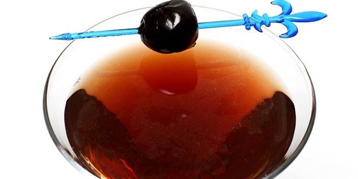 Cocktail de rum de cereja preta