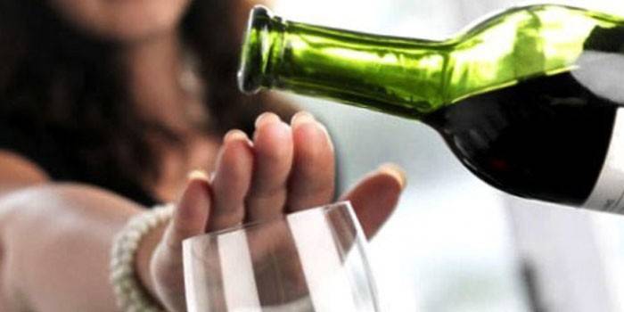 Mulher, recusa, vinho