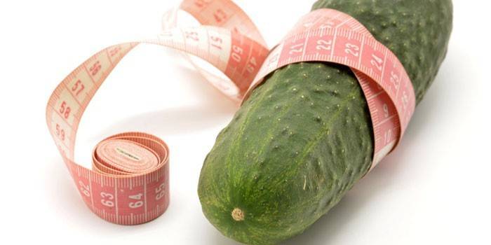 Pepino y cinta métrica