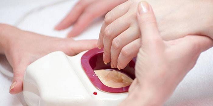 Procedimento de manicure quente