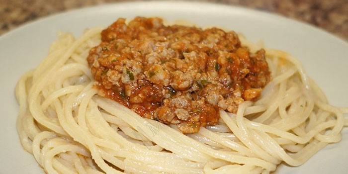 Espaguete com carne picada