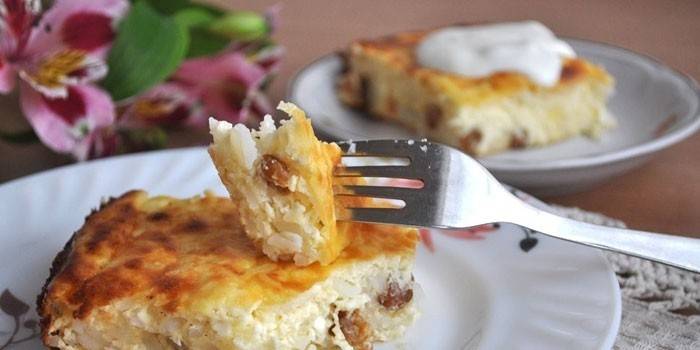 Cazuela de requesón y arroz con pasas