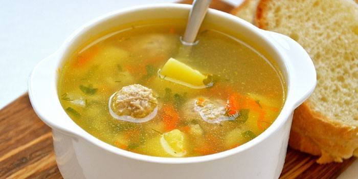 Sopa de frango com almôndegas