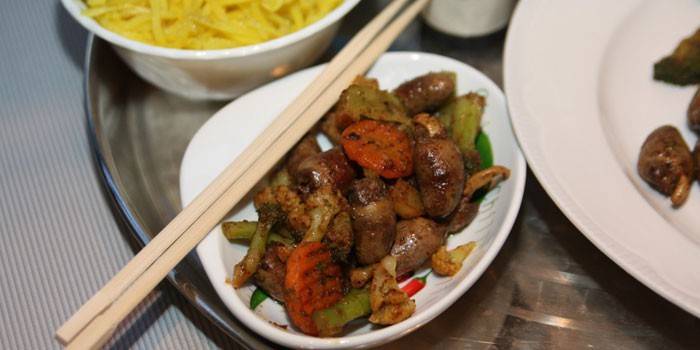 Pollo frito con verduras