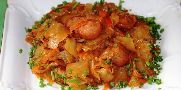 Repollo con salchichas