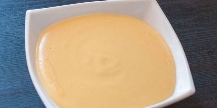 Sos Serowy Cheddar Na Talerzu