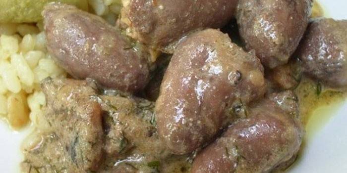 Corazones de pollo en crema agria