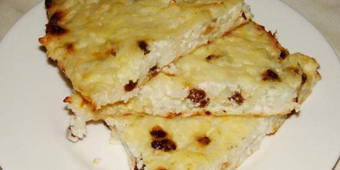 Zapiekanka ryżowa na bazie jajka z rodzynkami