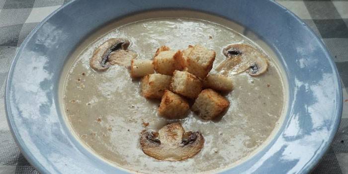 Sopa de batata com cogumelos