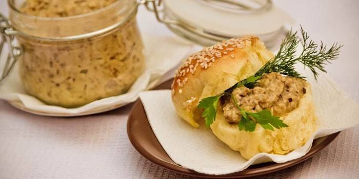 Profiterole s hubovou pastou