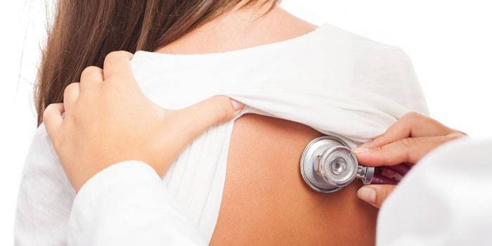 Médico ouve meninas luz