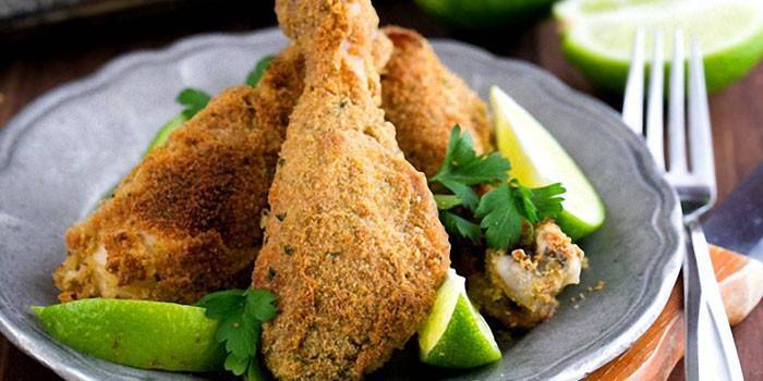 Coxinhas de frango assadas em pão ralado