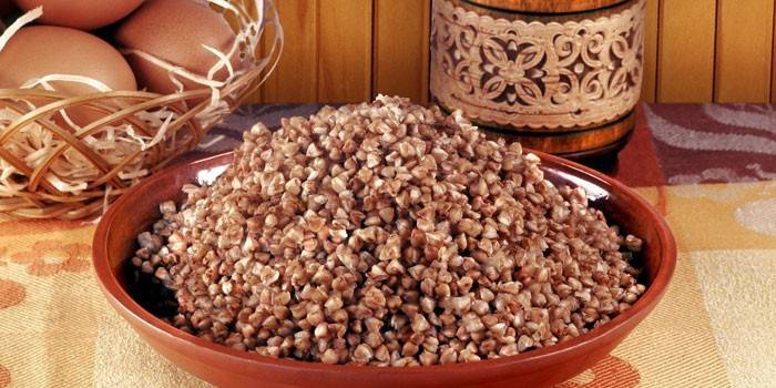 Gachas de trigo sarraceno en un plato
