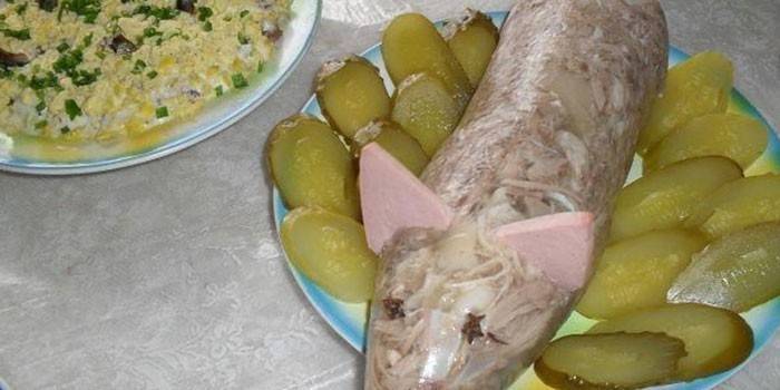 Galareta z kurczaka na talerzu