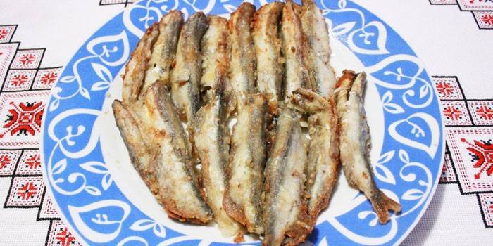 Capelán al horno en un plato