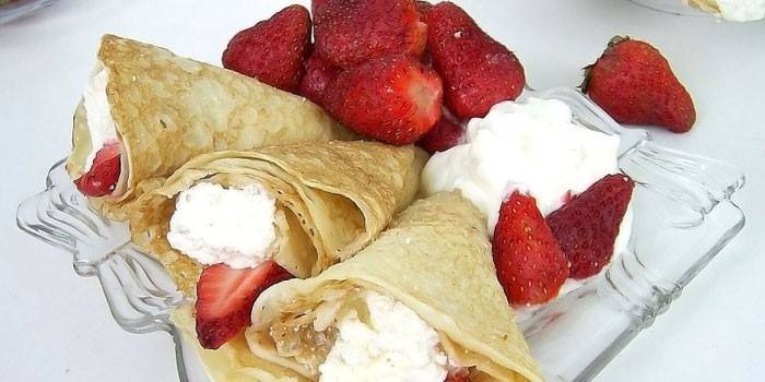 Palacinky s jahodami a smotanou