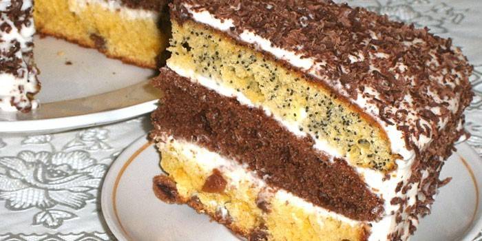 Ciasto trzech rodzajów ciastek biszkoptowych i kwaśnej śmietany