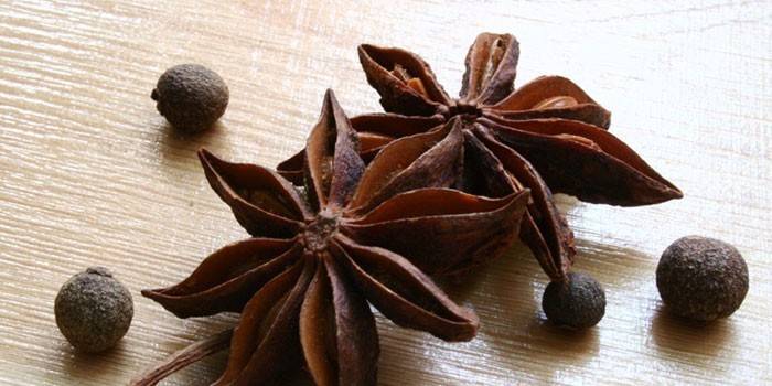 Sementes e estrelas de anis estrelado