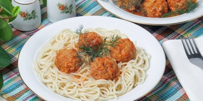 Albóndigas de ternera en salsa de espagueti