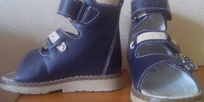Buty ortopedyczne na płaskostopie koślawe