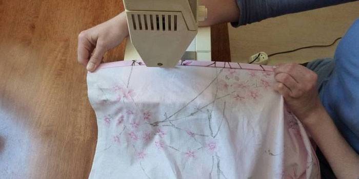 Prześcieradła na maszynie do szycia