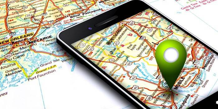 Telefon komórkowy na papierowej mapie