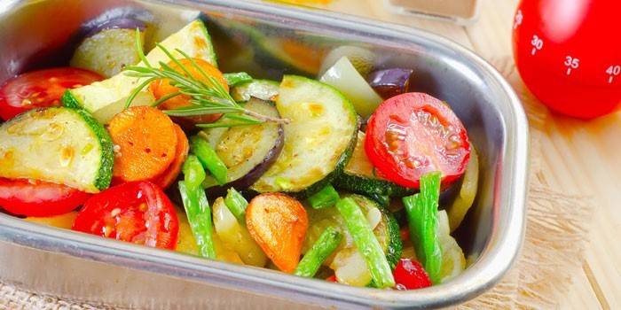 Verduras asadas al horno con romero