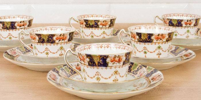 Pratos de porcelana