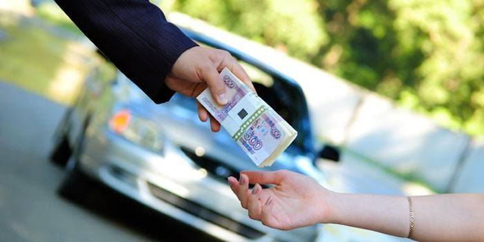 Transfer pieniędzy z ręki do ręki