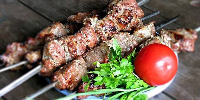 Carne frita antes de servir