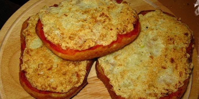 Sandwiches listos con sémola y salchichas