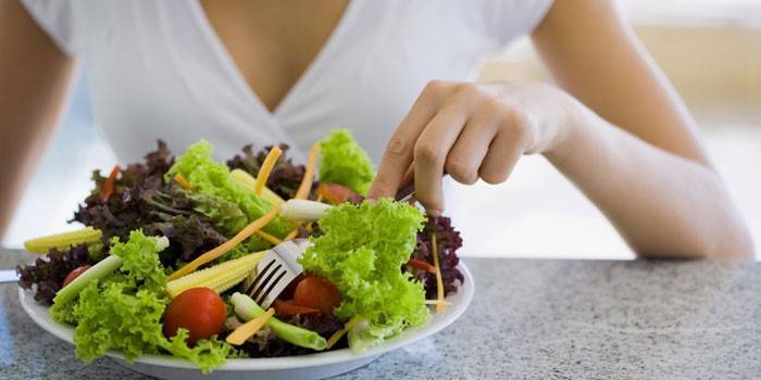 Ensalada en un plato