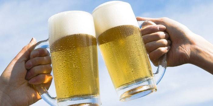 Pivo v pohári
