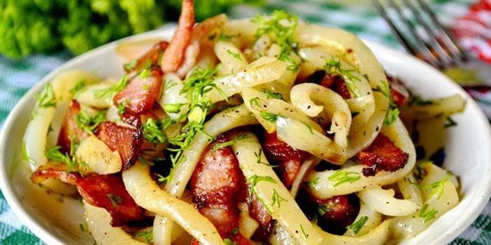 Ensalada de Calamares Fritos con Ajo y Tocino