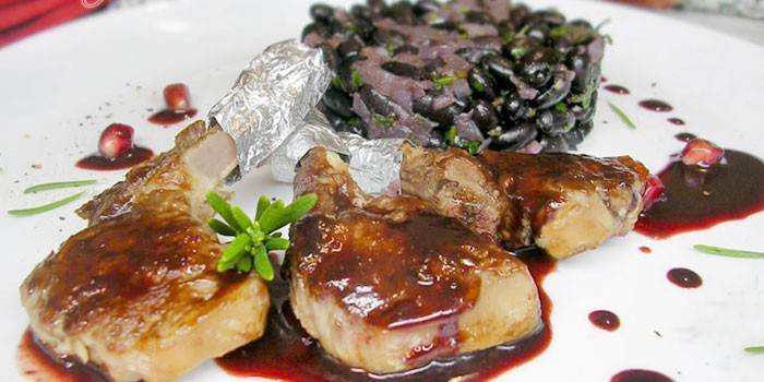 Costillas de cordero en salsa de bayas