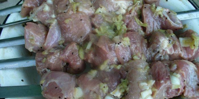 Marynowane mięso kiwi