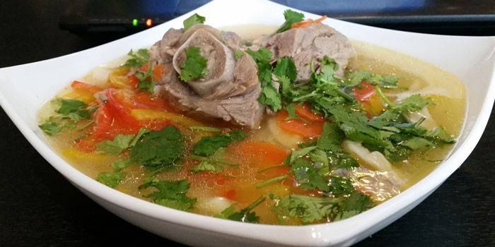 Sopa de batata e cordeiro