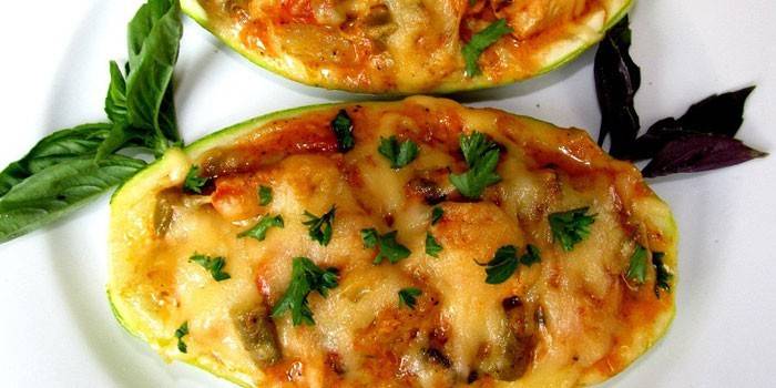 Pieczone połówki cukinii z nadzieniem